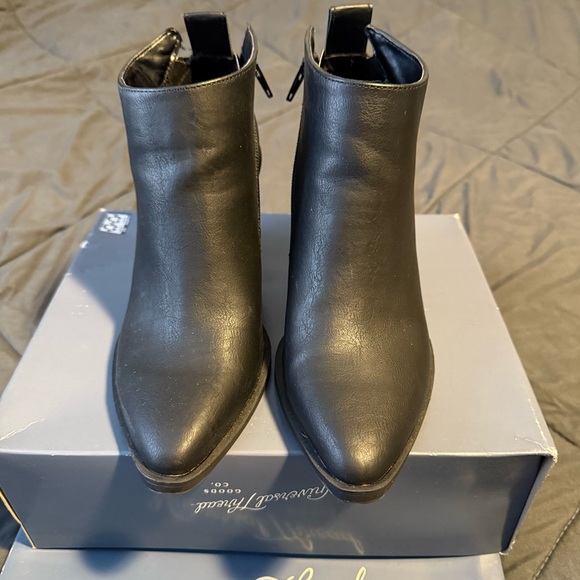 Black Boots - Picture 3 of 6